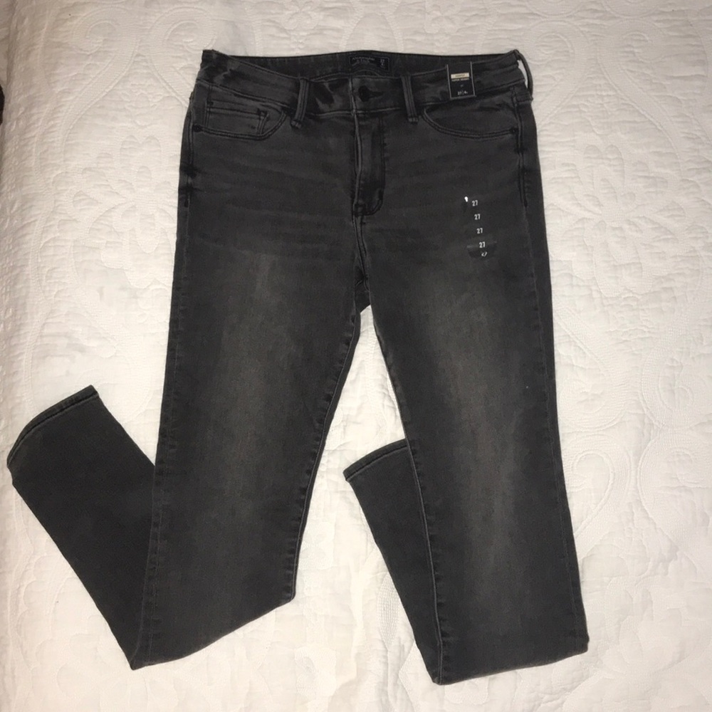 Hollister skinny jeans, still has tags